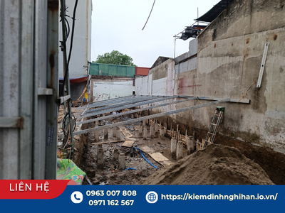 Hiện trường đào móng hố đào sát tường rào công trình nhà dân cần thực hiện khảo sát hiện trạng liền kề trước thi công