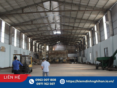 Kỹ sư kiểm tra đánh giá khảo sát hiện trạng kết cấu nhà xưởng cũ, nhà xưởng thuê lại tại thực địa